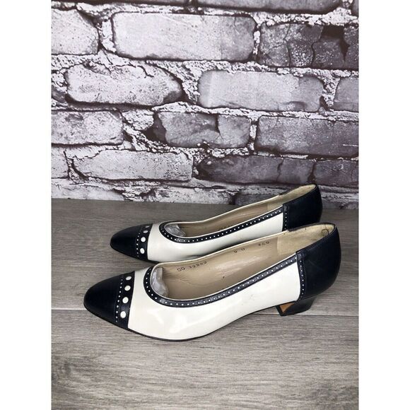 Salvatore Ferragamo Navy & White Cap Toe VTG Pumps Heels Women’s Sz 5B US/35.5EU - Picture 1 of 16